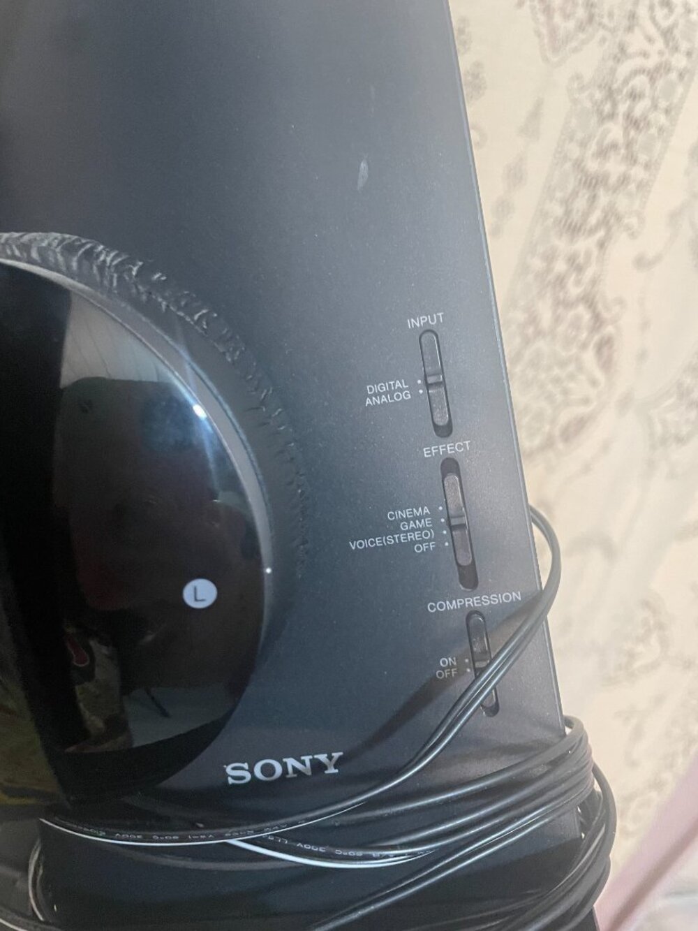 Sony: MDR-DS6500 wireless digital surround sound headphone system - Picture 4 of 6